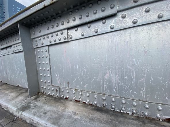 勝鬨橋を支える鉄板